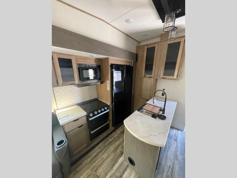 FOREST RIVER RV CHEROKEE ARCTIC WOLF SUITE 3660